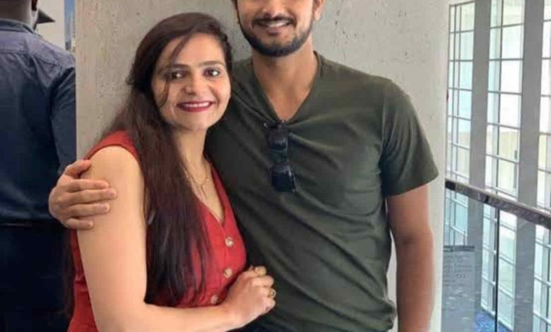 Harshal Patel Sister