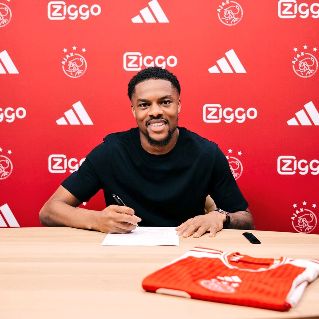 Breaking:Ajax Signs Chuba Akpom in €14M Deal - MySportDab