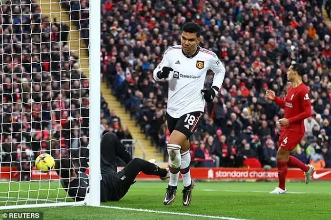 Carragher BASH Man United Over Casemiro STRUGGLE!